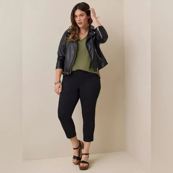 NWT TORRID Crop Aviator Skinny Stretch Twill Mid-Rise Black Pant - Picture 1 of 10